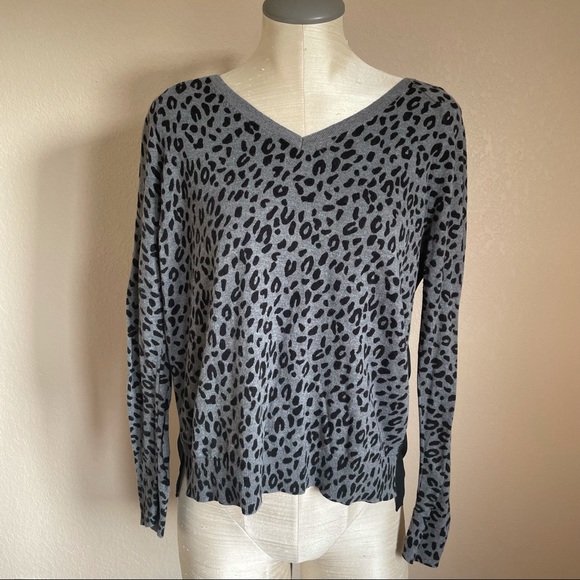 Ann Taylor Loft Grey Leopard Print Long Sleeve Top Size Small - Picture 3 of 13